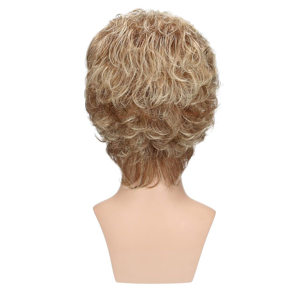 Perücke Mia von Lofty, blond-braun, auf einem Schaufensterkopf. Rückansicht. Kurzes, gewelltes Haar.