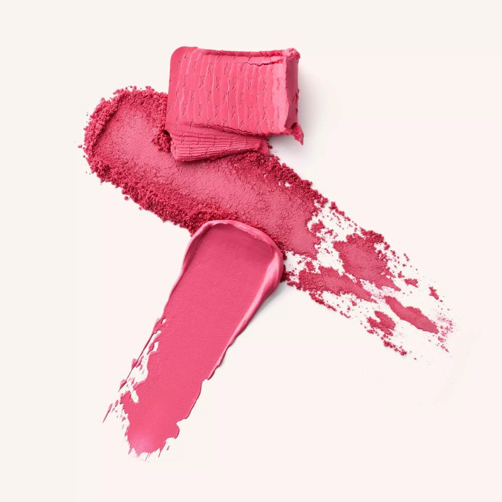 Rosa Creme- und Puderrouge-Abstriche. Puderrouge-Abstrich und zwei Creme-Rouge-Abstriche. Helle Hintergrund.