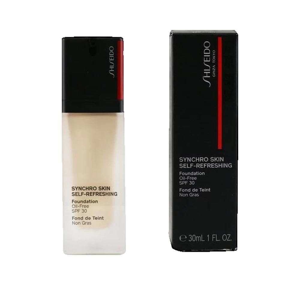 Flüssige Foundation mit schwarzem Deckel und Verpackung. Aufschrift: Shiseido, Synchro Skin Self-Refreshing, SPF 30, Oil-Free.