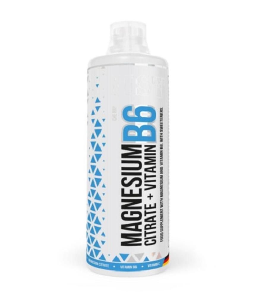Weiße Flasche mit blauem Etikett. Aufschrift: Magnesium B6 Citrat + Vitamin. Enthält Süßstoffe. Mit Vitamin B6 und Vitamin C.