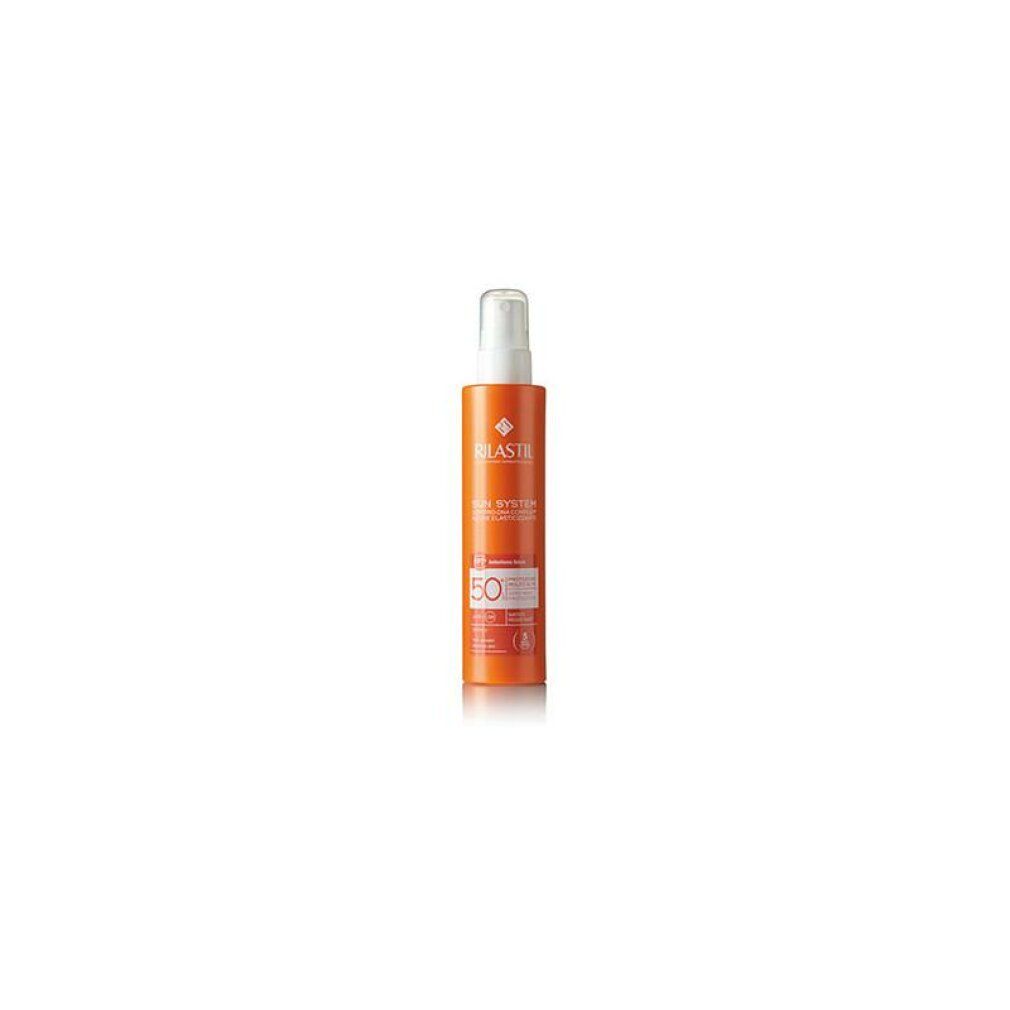 RILASTIL Sun System Spray Vapo SPF 50+ in einer orangefarbenen Sprühflasche.