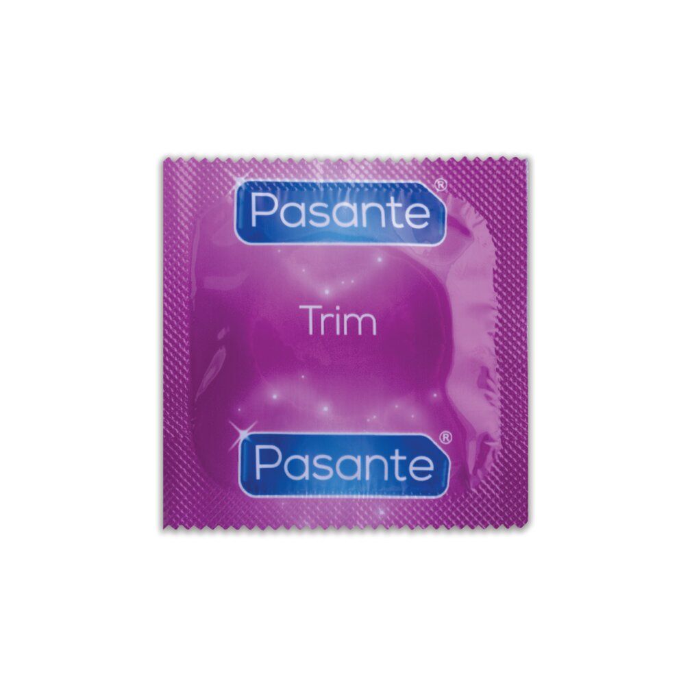 Einzelverpackung eines Kondoms. Rosa Verpackung mit dem Markennamen Pasante und dem Produktnamen Trim.