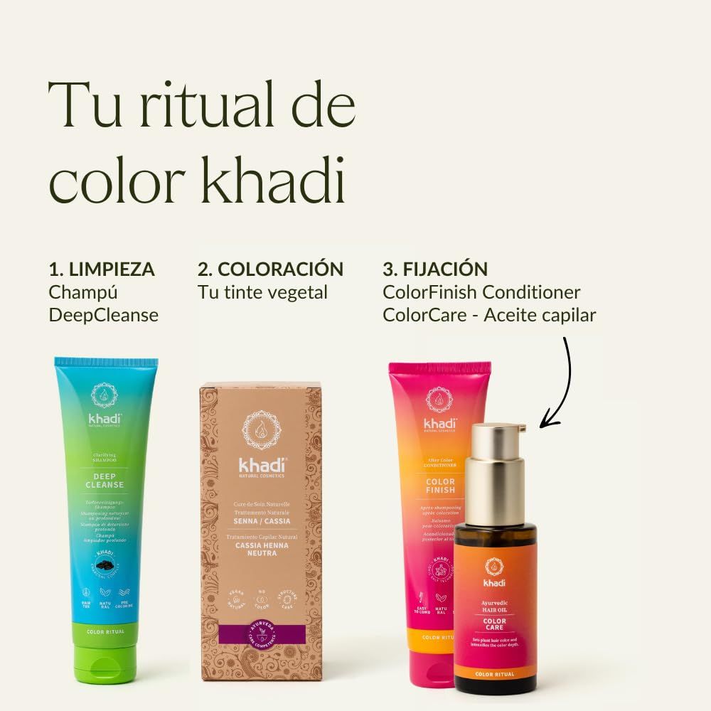 Drei Produkte: Shampoo, Senna/Cassia-Verpackung, ColorFinish Conditioner. Text: Tu ritual de color khadi.