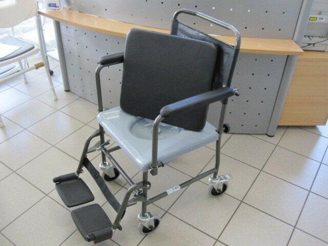 Invacare  Aquatec H720T Toilettenstuhl