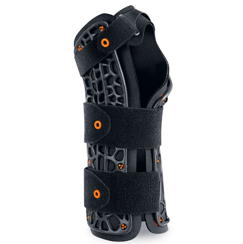 Schwarze Handgelenkorthese mit Klettverschlüssen und orangefarbenen Akzenten.