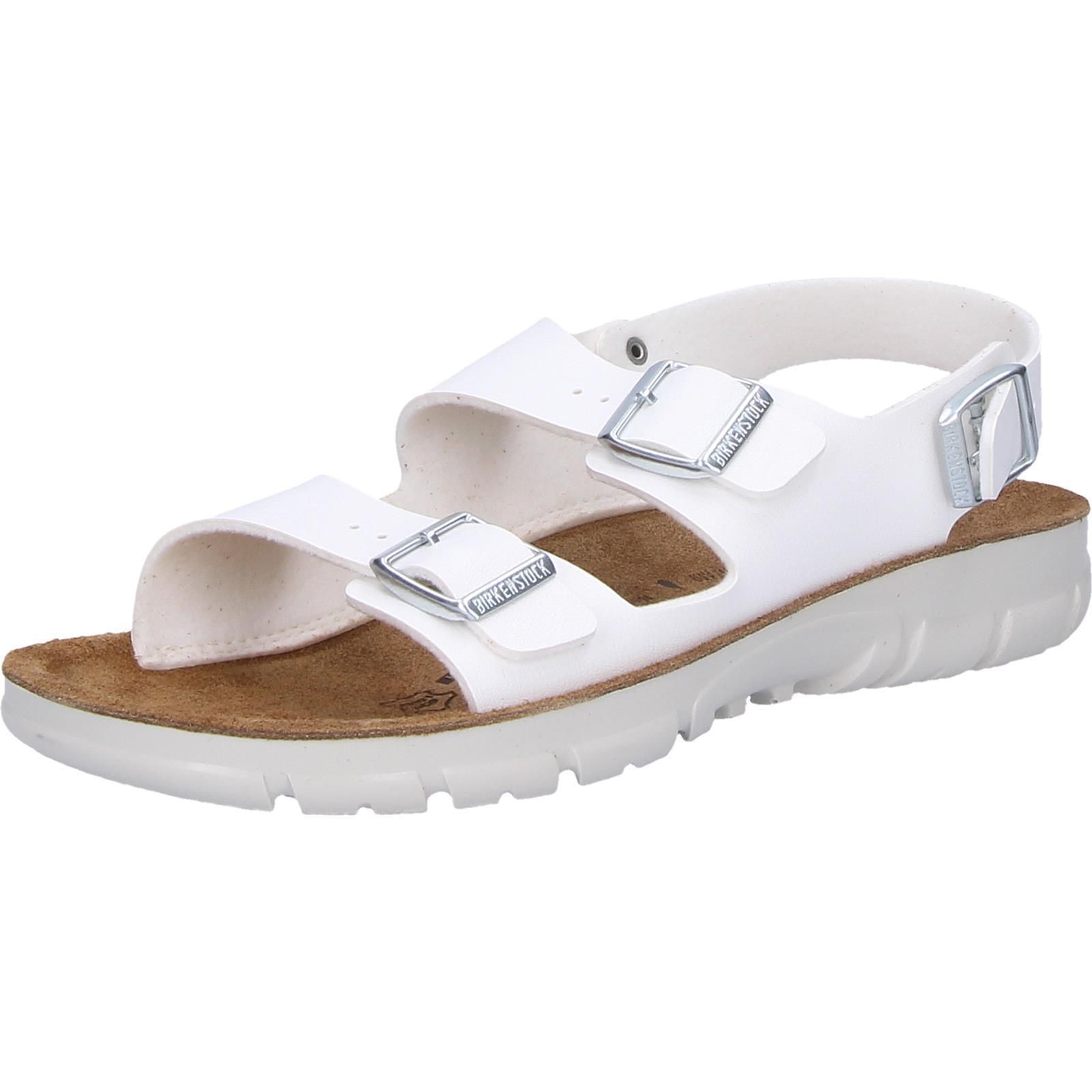 Weiße Sandalen mit zwei Schnallen, braunem Fußbett und weißer Sohle. Birkenstock-Logo auf den Schnallen.