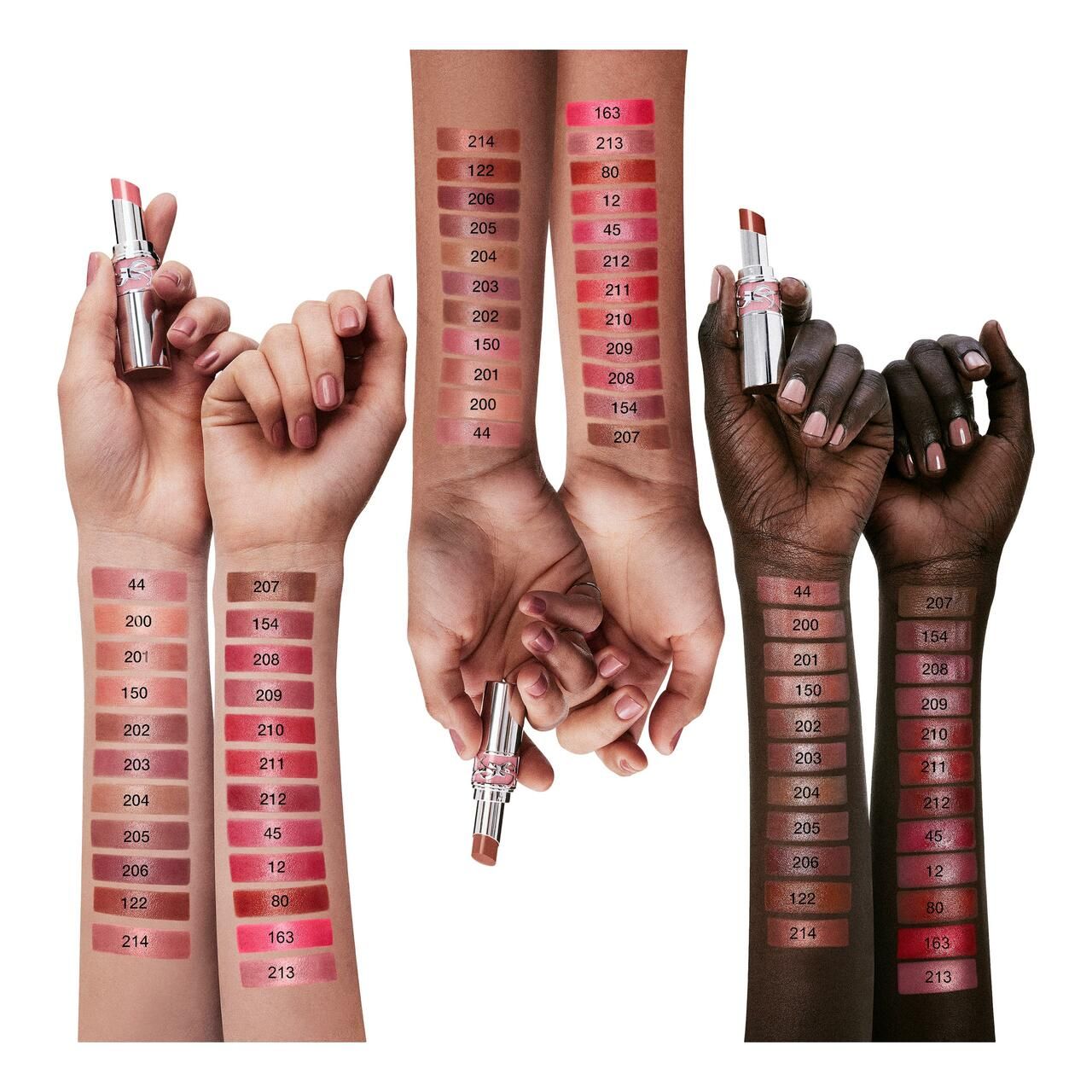 Hände mit Lippenstiften, Farbmuster und Farbnummern.