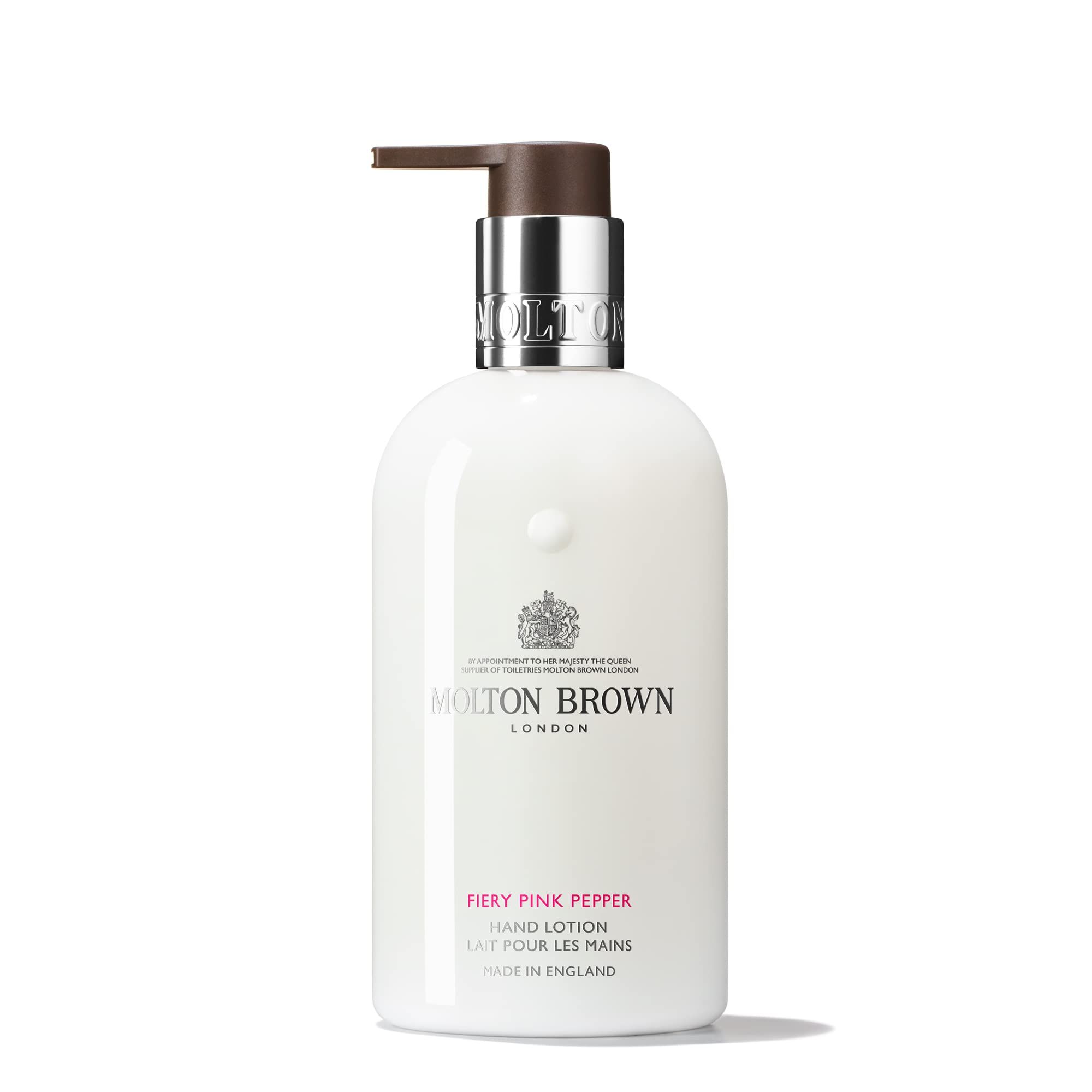 Weiße Flasche mit Pumpe. Text: Molton Brown London, Fiery Pink Pepper Handlotion. Made in England. Mit königlichem Wappen.