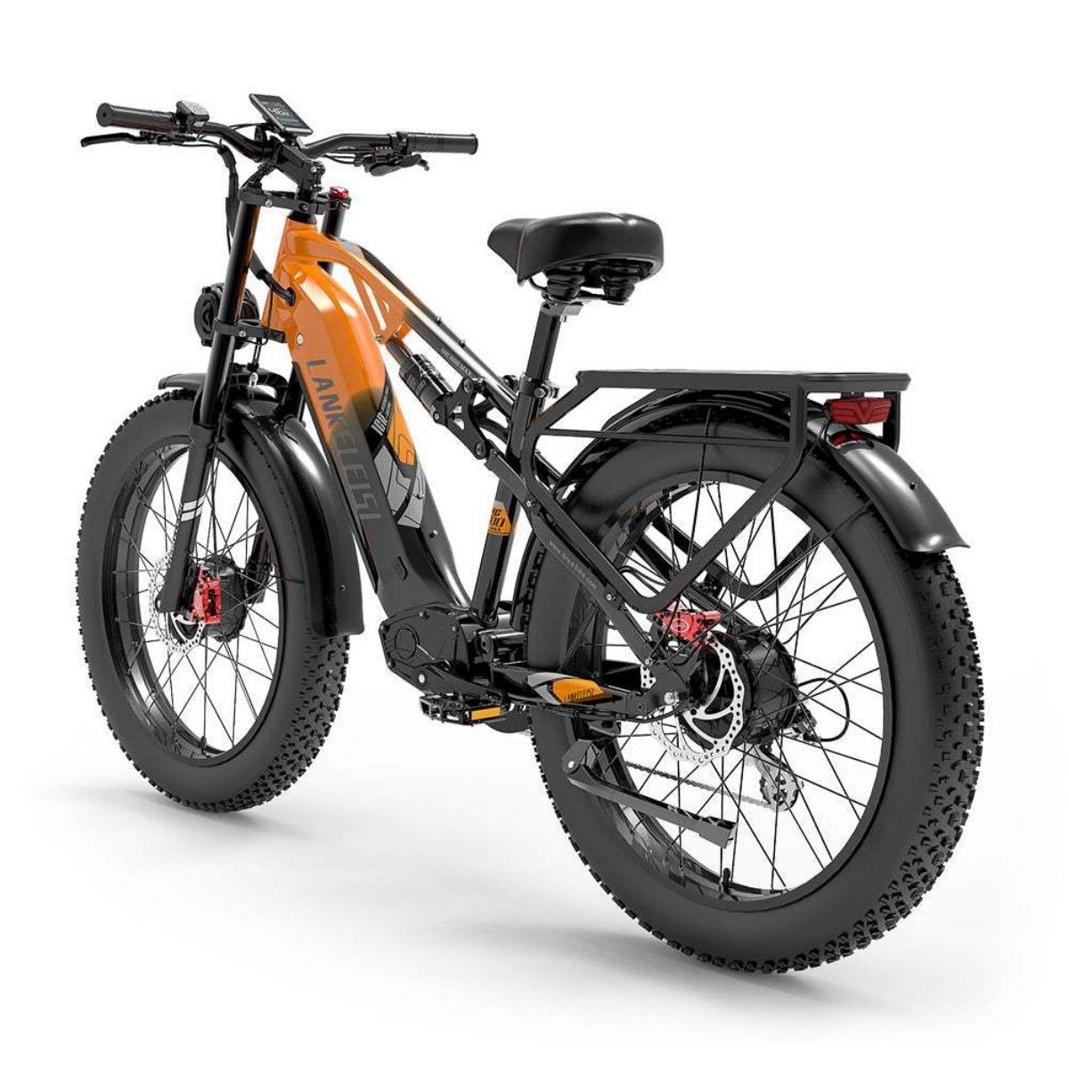 E-Bike mit orangefarbenem Rahmen und schwarzen Komponenten. Dicke Reifen, Gepäckträger. Auf dem Rahmen steht LANKELEISI.