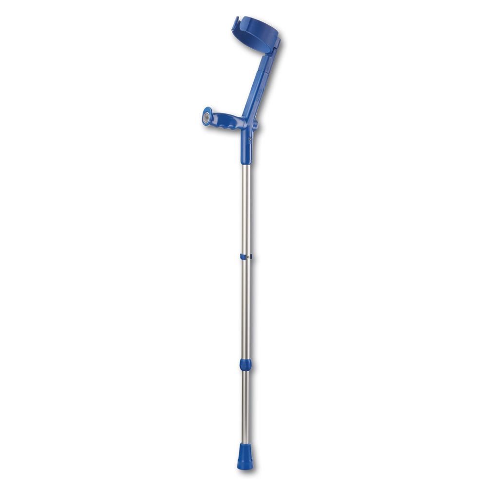 Ergonomische Unterarmgehstütze, blau und silberfarben. Höhenverstellbar, mit Armauflage und Griff.