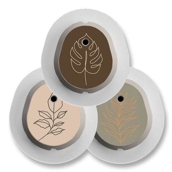 Drei runde Aufkleber mit Blättermotiven. Jeder Aufkleber hat eine ovale, farbige Mitte und einen weißen, runden Rand.
