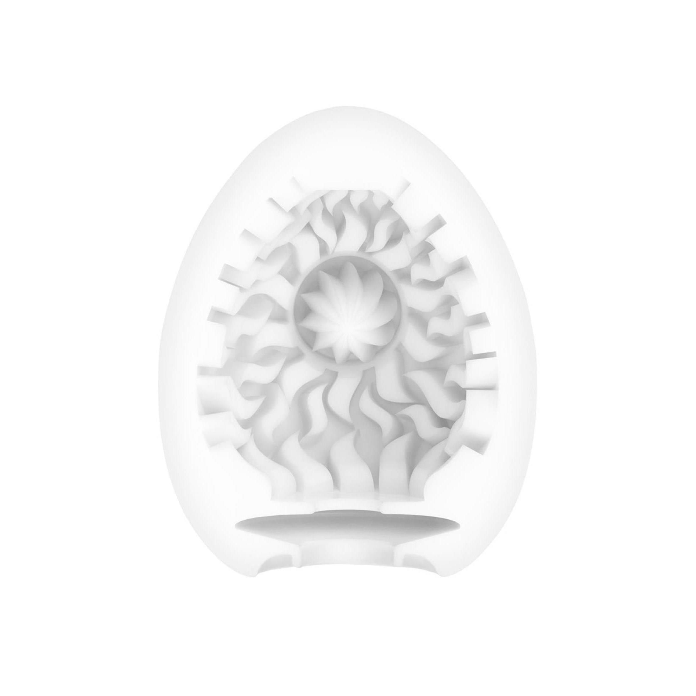 Durchsichtiges Ei mit innerer Struktur. Wellenförmige, geriffelte Innenstruktur.