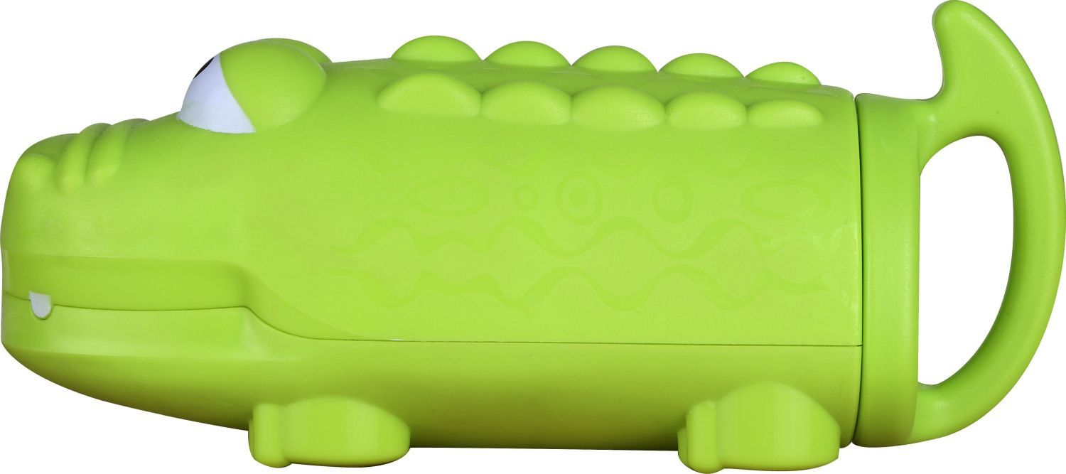 Grüne Wasserspritzpistole in Krokodilform. Seitenansicht. Mit Schwanz und gezacktem Rücken.