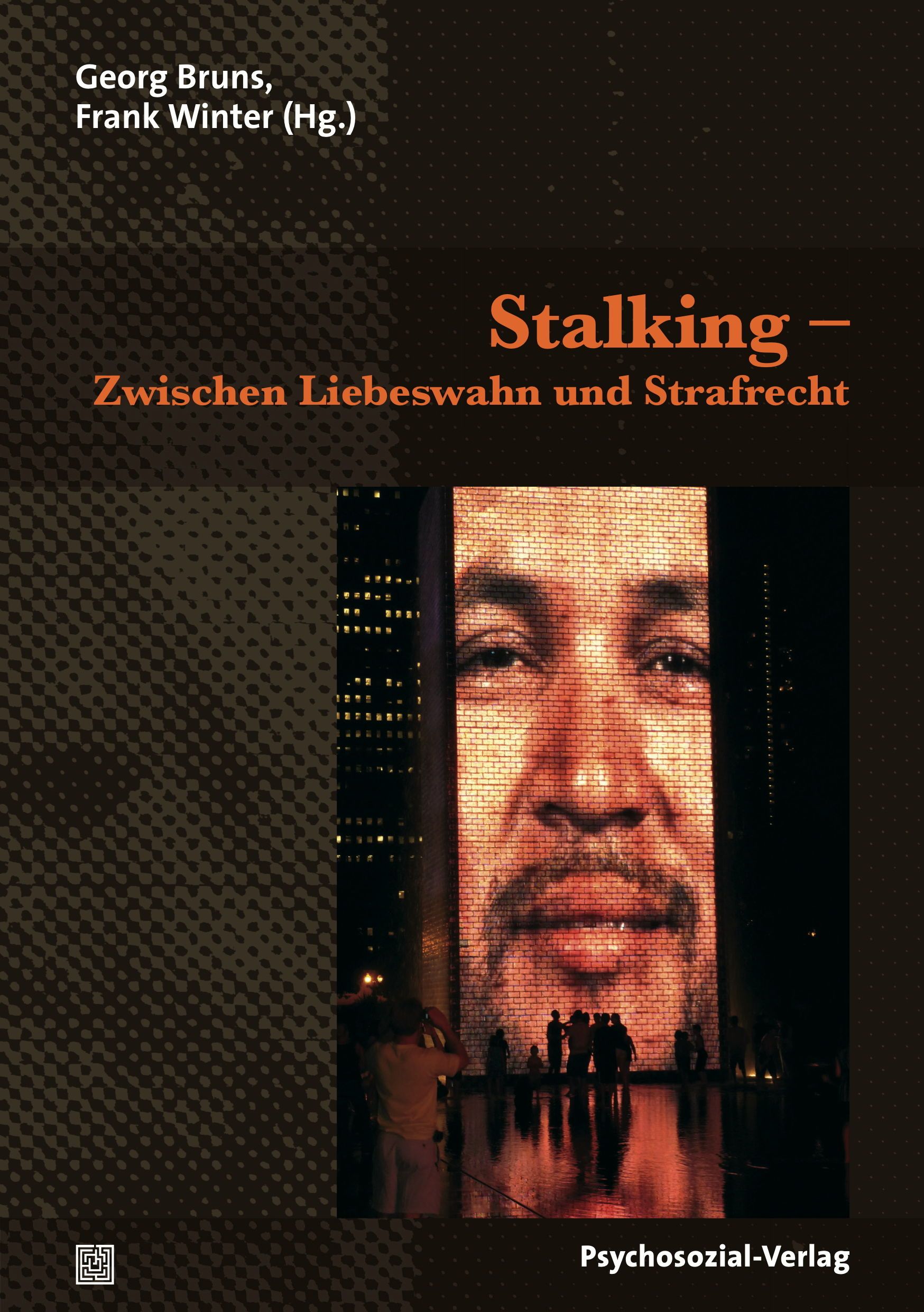 Buchcover: Titel „Stalking – Zwischen Liebeswahn und Strafrecht“. Autoren: Georg Bruns, Frank Winter. Verlag: Psychosozial-Verlag. Gesicht auf Fassade.