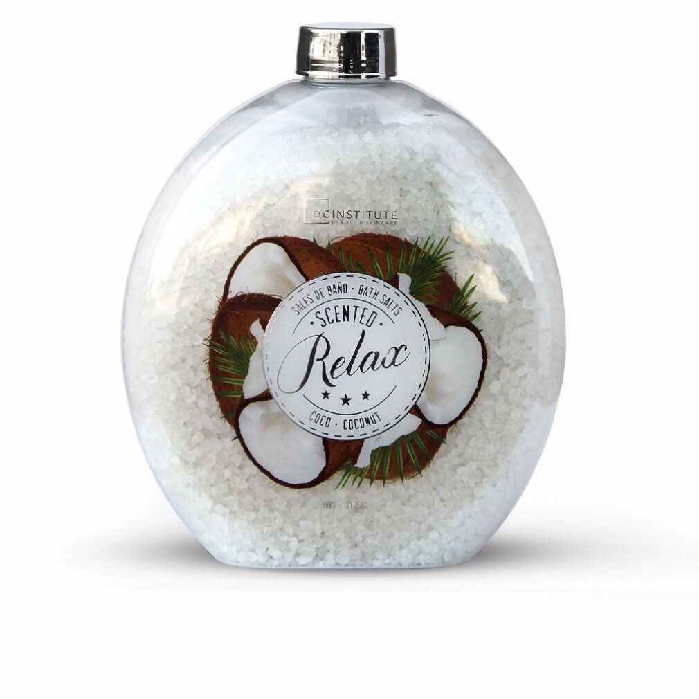 Klarer, ovaler Behälter mit weißen Badesalzen. Aufkleber mit Kokosnuss-Illustration und Schriftzug "Scented Relax".