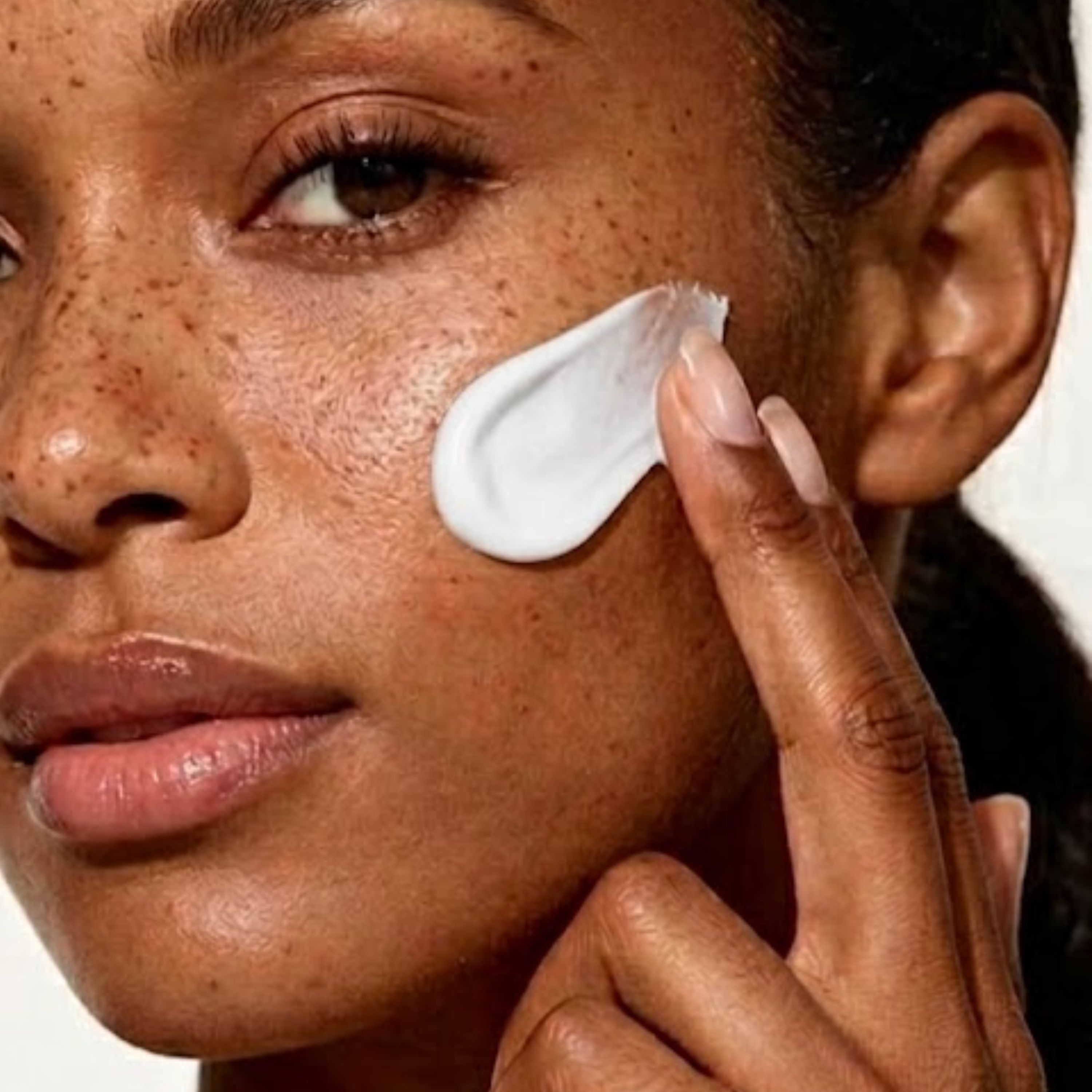 ALOHALABS Korean Blossom Anti-Aging Gesichtscreme mit kosmetischer Drohnen-Technologie