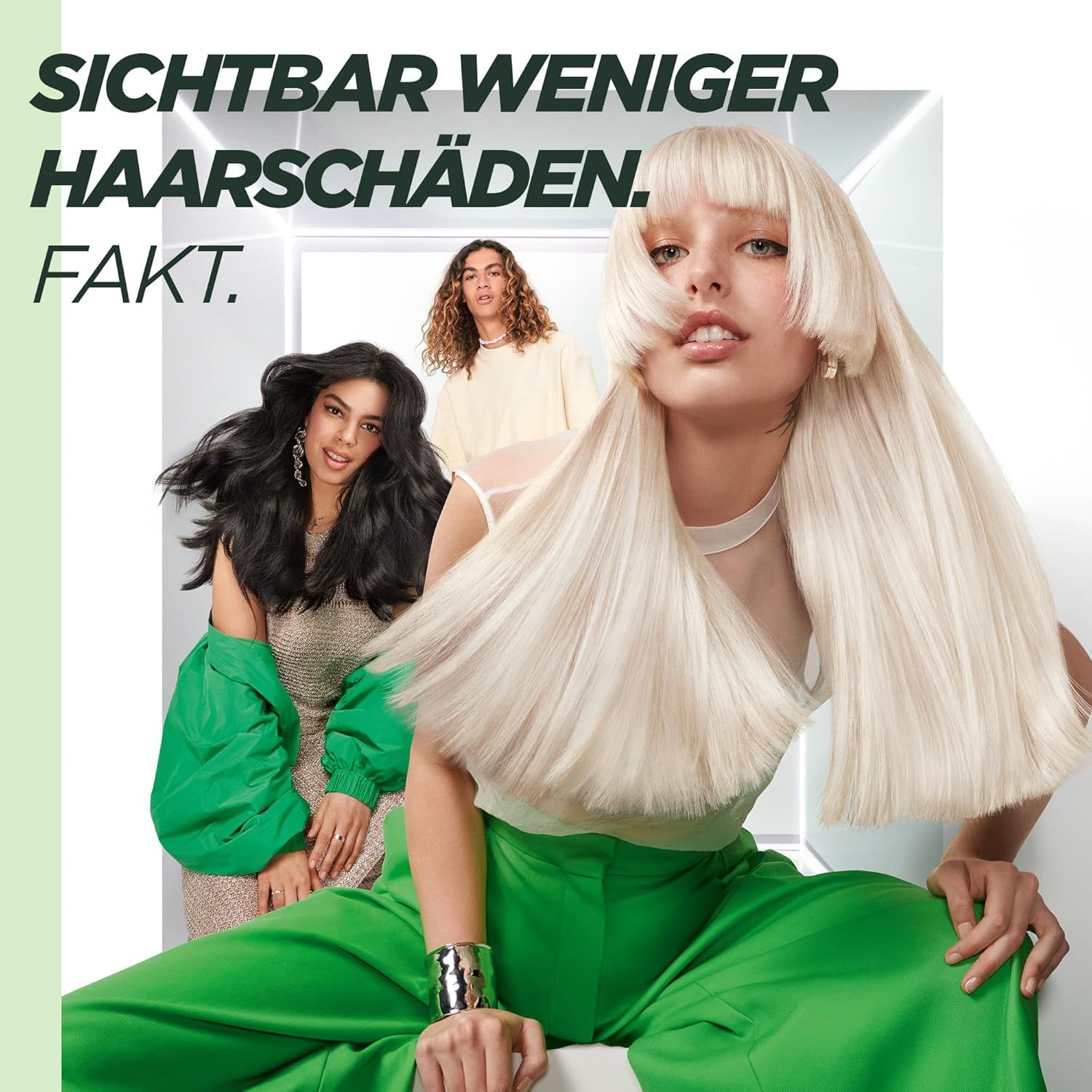 Drei Frauen mit unterschiedlichen Haartypen. Text: Sichtbar weniger Haarschäden. Fakt.