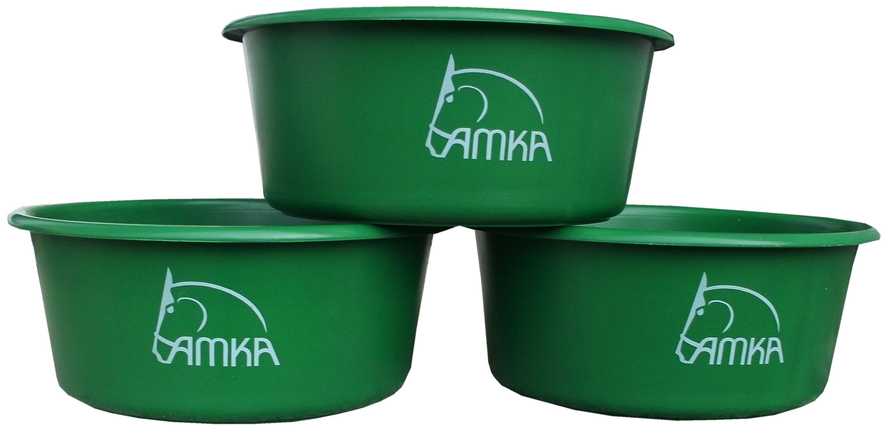 Drei grüne Futterschalen ohne Deckel, übereinander gestapelt. Mit weißem AMKA-Logo und Pferde-Silhouette.