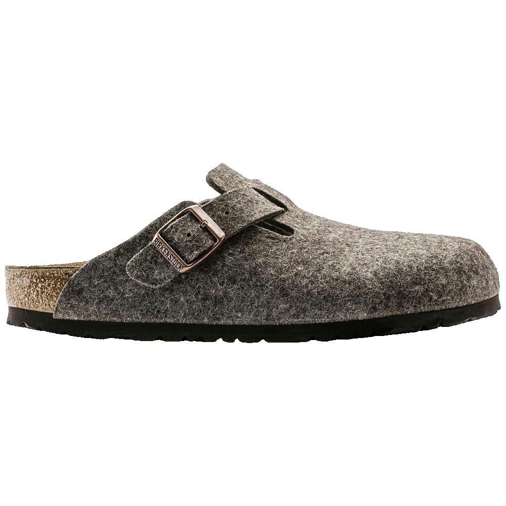 Zoccolo Birkenstock Boston grigio in feltro, fibbia. Suola in sughero, suola nera. Vista laterale.