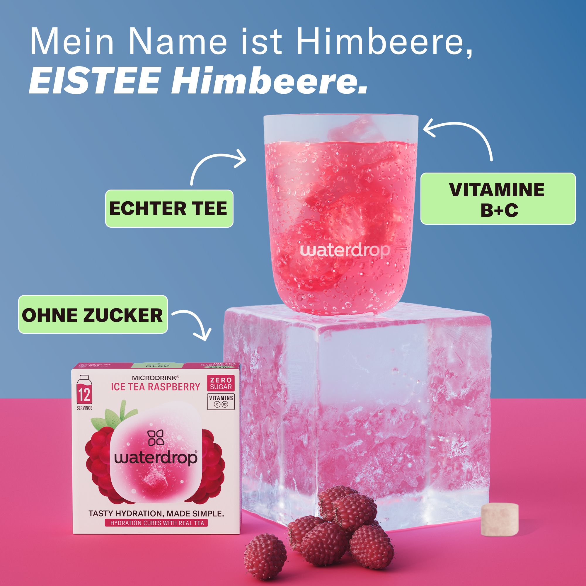 Glas Eistee mit Eiswürfeln auf Eisblock. waterdrop®-Box, Himbeeren und Würfel. Text: Echter Tee, Ohne Zucker, Vitamine B+C.