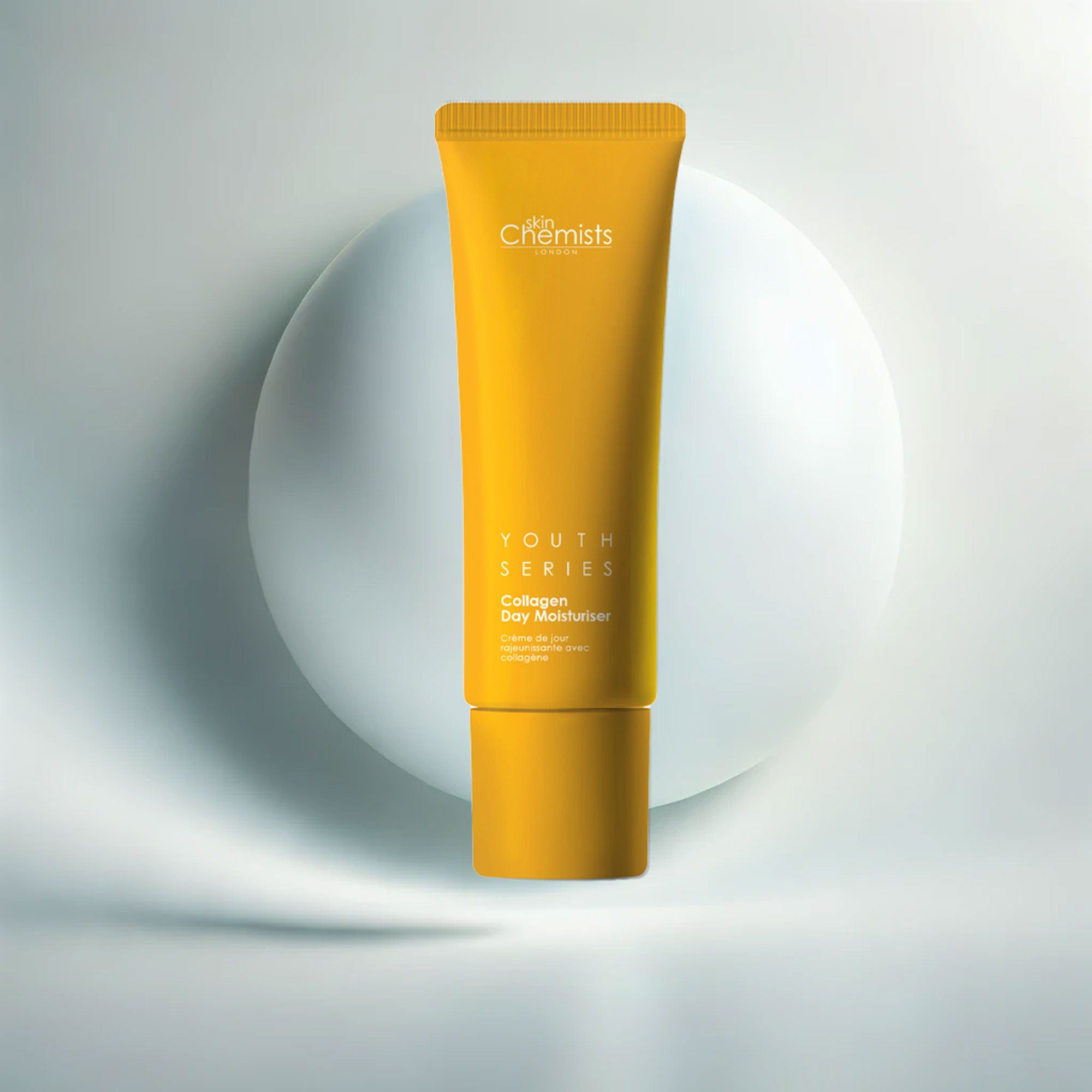 Gelbe Tube vor weißem Hintergrund. Aufschrift: SkinChemists, Youth Series, Collagen Day Moisturiser.