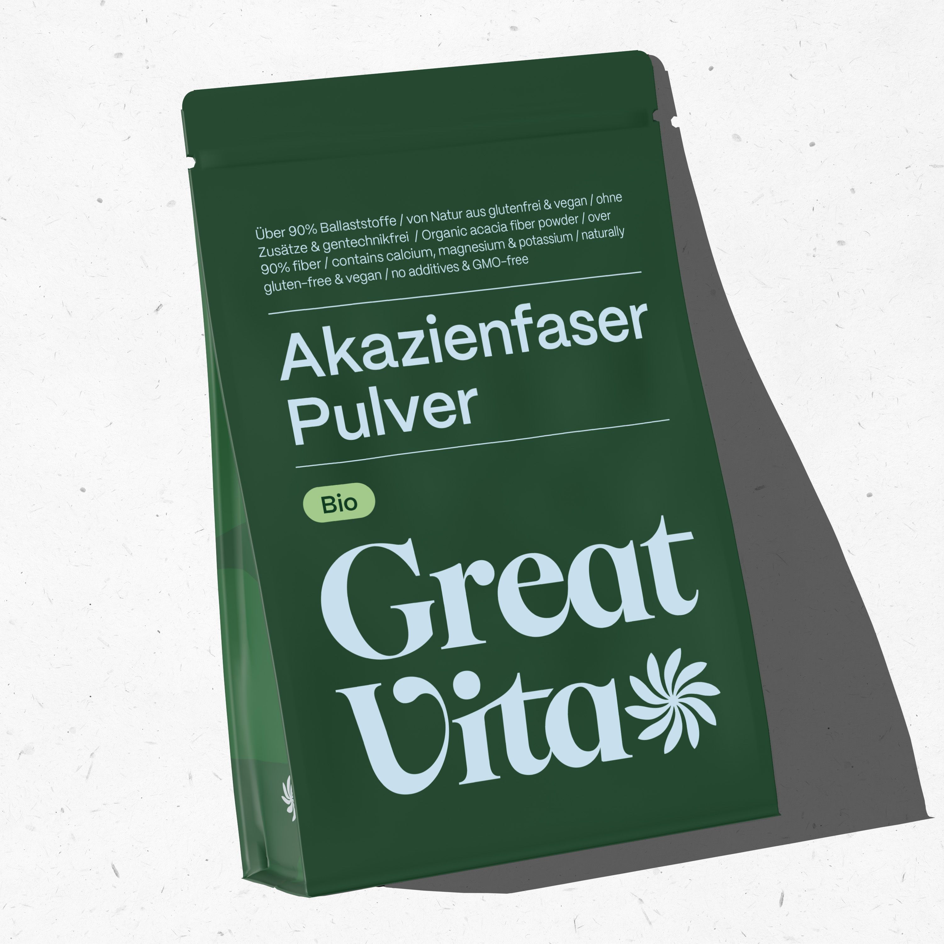 Grüne Verpackung mit 'Akazienfaser Pulver Bio' und 'Great Vita' Logo. Enthält über 90% Ballaststoffe.