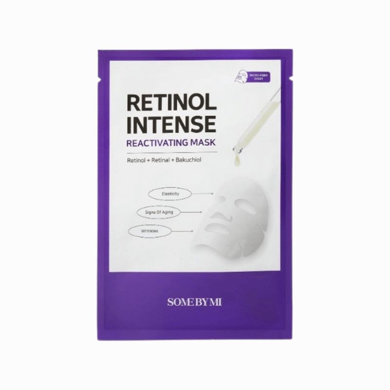 Violette Verpackung mit weißer Gesichtsmaske. Aufschrift: Retinol Intense Reactivating Mask. Marke: SOME BY MI.