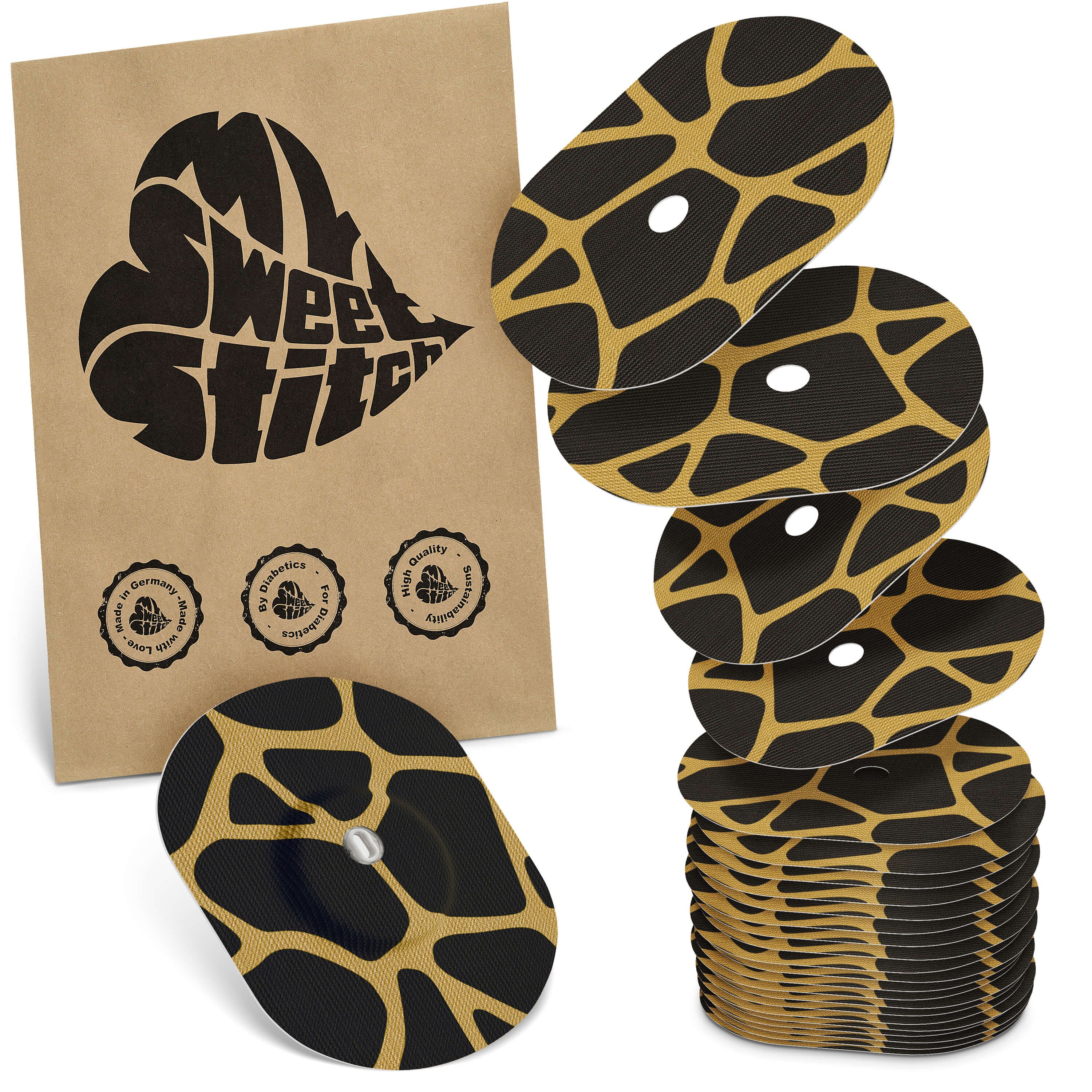 Ovalförmige Pflaster mit Giraffenmuster, braune Verpackung mit Logo und Siegeln. Mehrere Pflaster gestapelt.