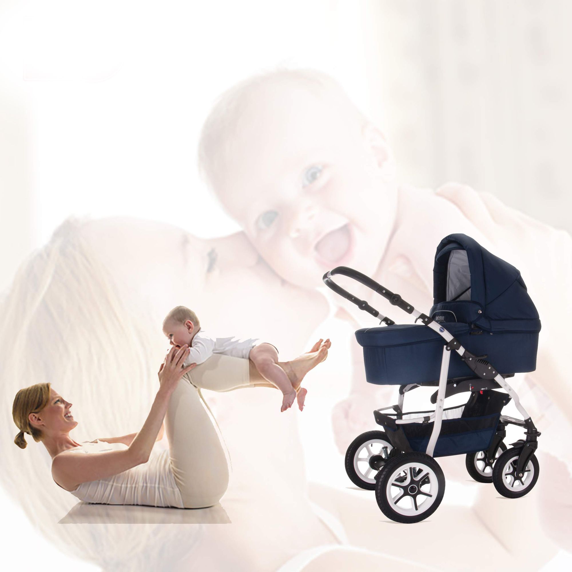 Kombikinderwagen, blau, neben einer Mutter, die mit einem Baby interagiert. Hintergrund unscharf.