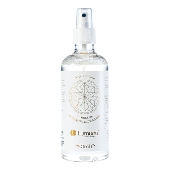 Klare Flasche mit Sprühkopf. Aufschrift: TOYCLEANER, TADELOS, Lumunu, 250ml. Goldfarbenes Logo.