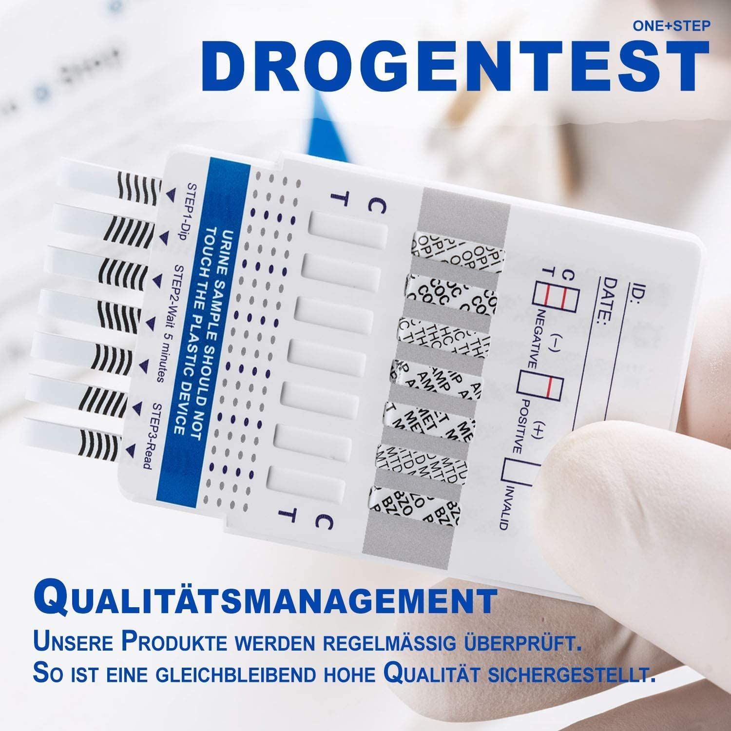 Drogentest-Kassette in Hand. Aufschrift: One+Step, Qualitätsmanagement. Unsere Produkte werden regelmäßig überprüft.