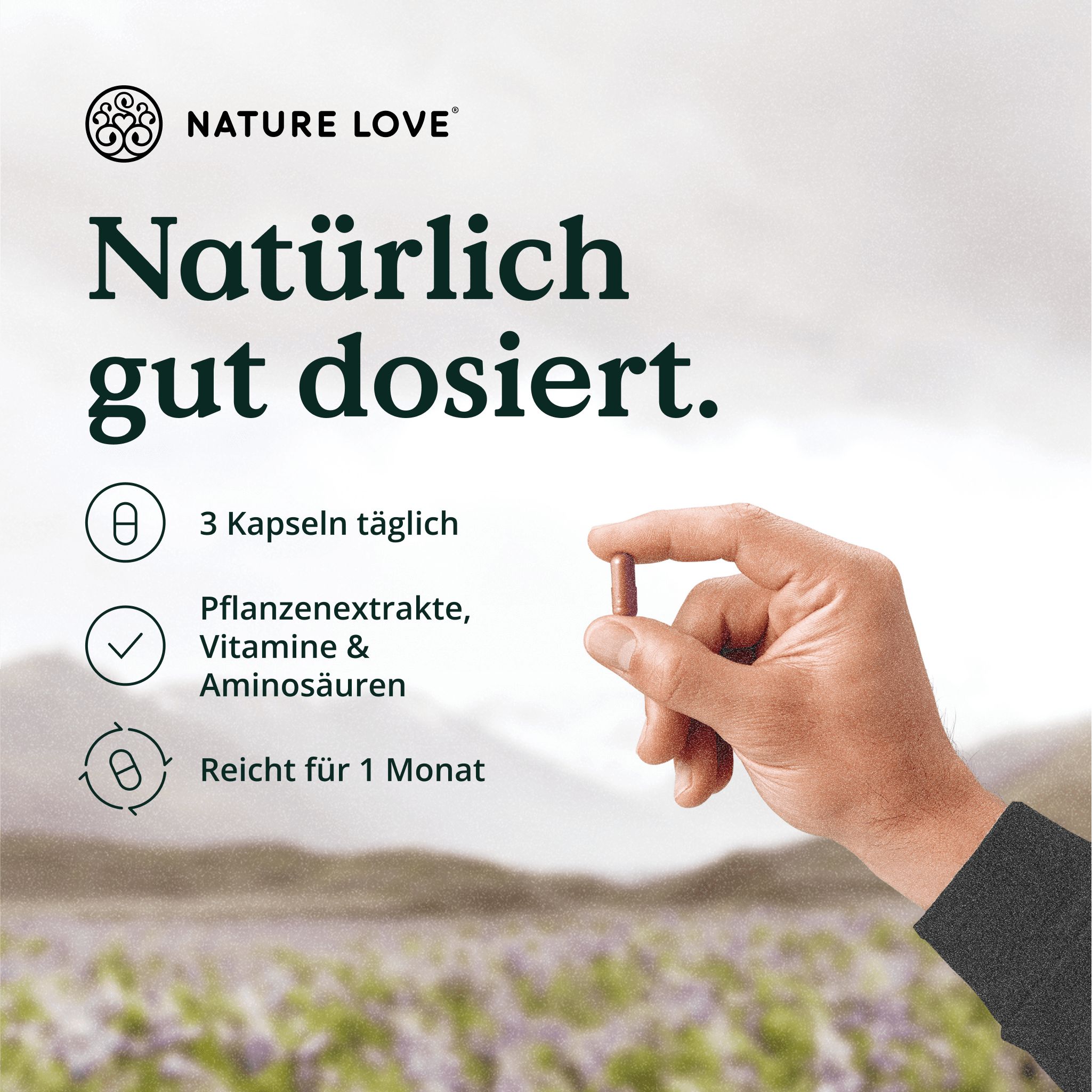 Hand hält eine Kapsel. Text: 3 Kapseln täglich, Pflanzenextrakte, Vitamine & Aminosäuren, reicht für 1 Monat.