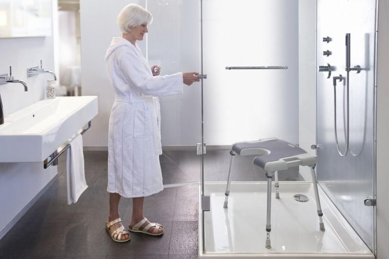 Invacare Duschhocker Sorrento mit Hygieneausschnitt und Soft-touch Oberfläche 1 St