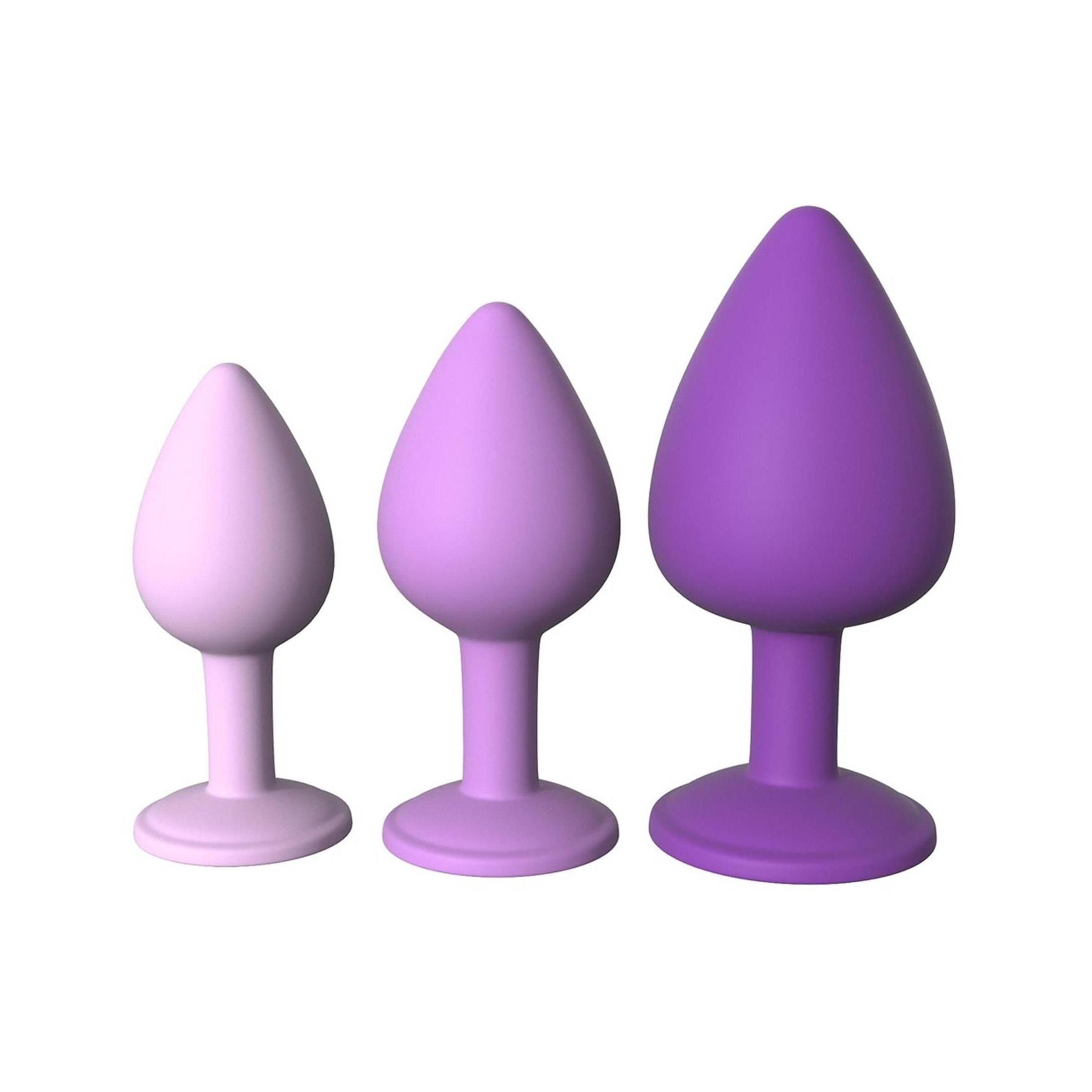 Drei konische Produkte in verschiedenen Violetttönen. Ohne Schmucksteine, mit runden Basen.