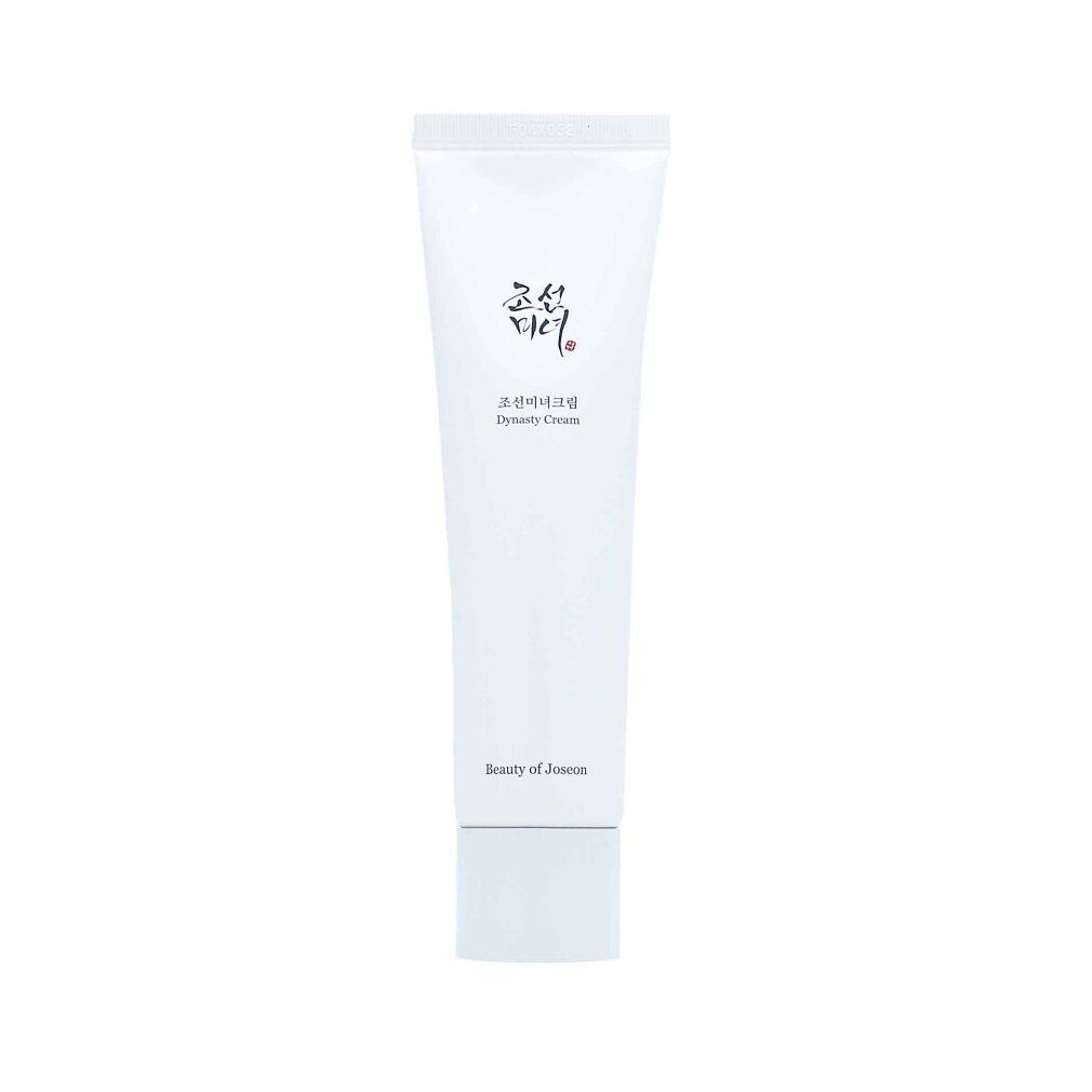 Weiße Tube Beauty of Joseon Dynasty Cream mit koreanischer Schrift.