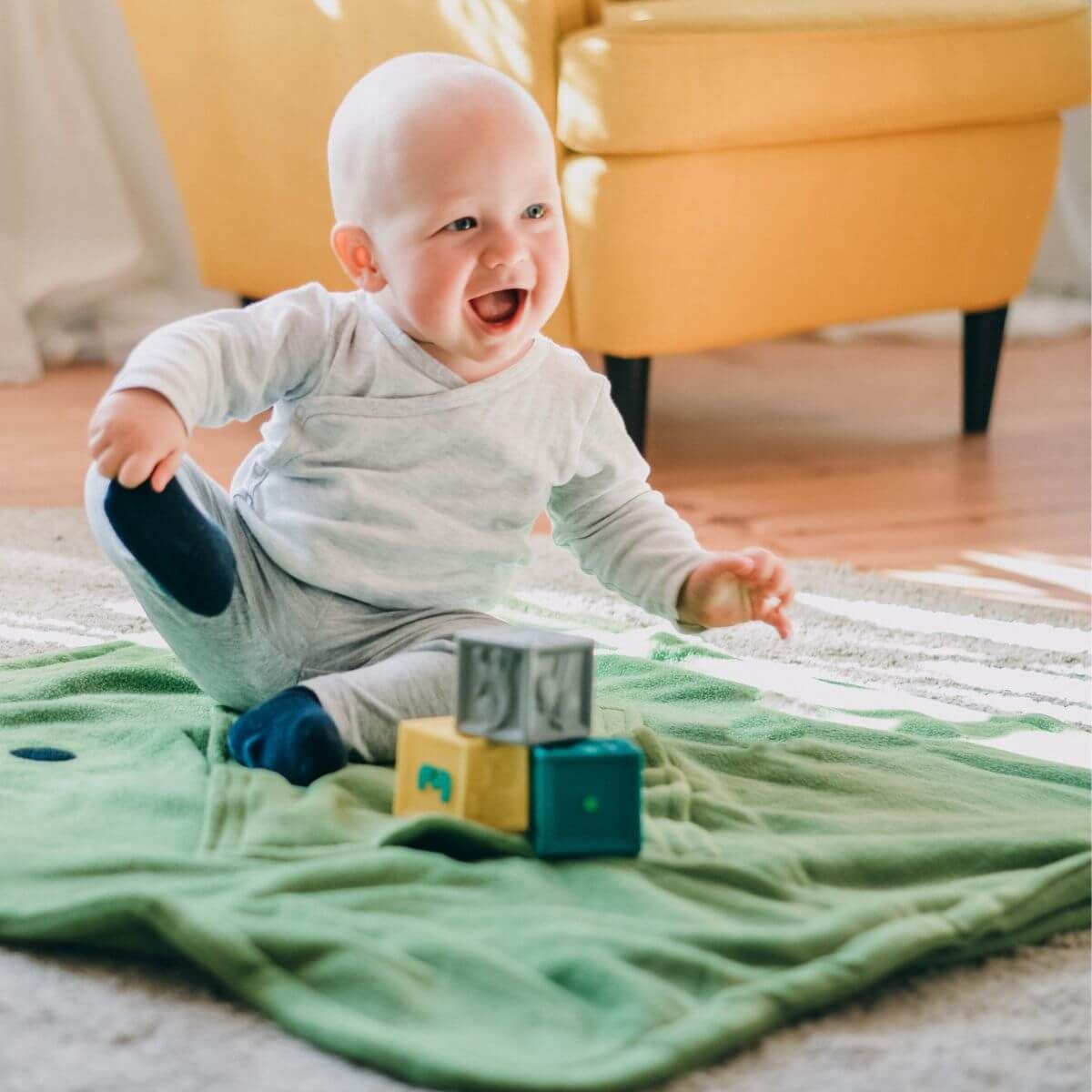 Hoppediz Babydecke Fleece Einschlagdecke für Autositz und Kinderwagen