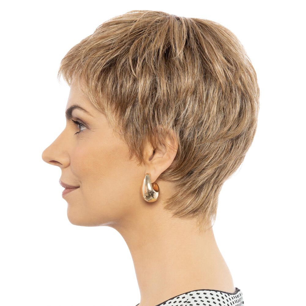 Kurzhaarperücke, blond, Seitenansicht. Frau mit goldenem Ohrring.