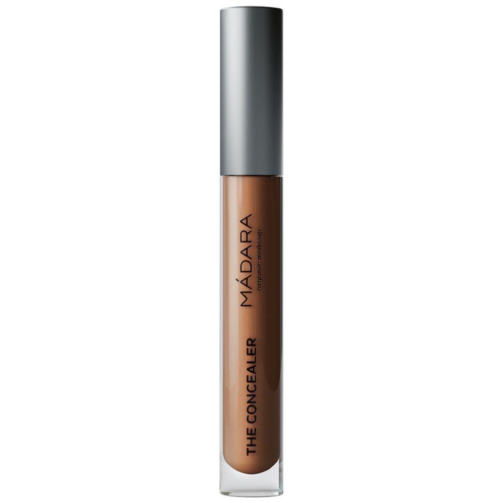 Konzentrat in einer rechteckigen, transparenten Flasche mit silbernem Deckel. Aufschrift: MÁDARA, THE CONCEALER.