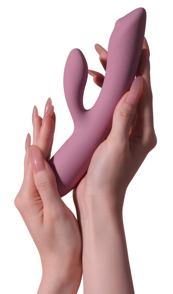 Hände halten einen lila Vibrator. Der Vibrator hat eine gebogene Form mit einem zusätzlichen Teil.