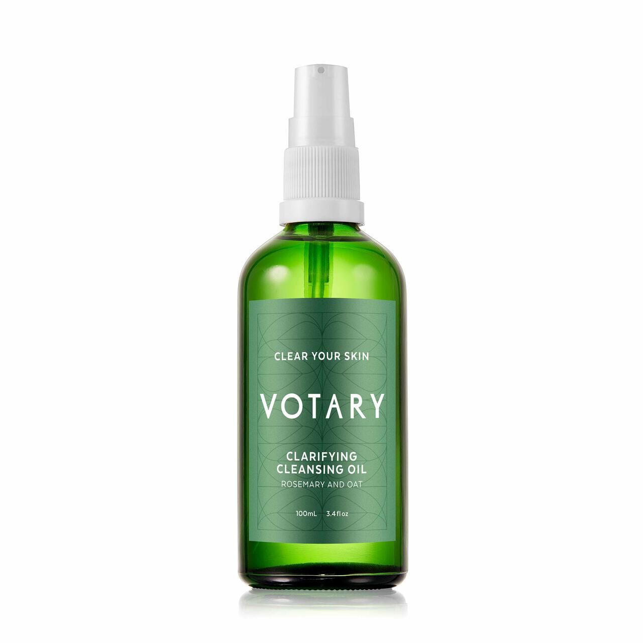 Grüne Glasflasche mit weißem Zerstäuber. Aufschrift: Votary, Clarifying Cleansing Oil, Rosemary and Oat. 100ml.