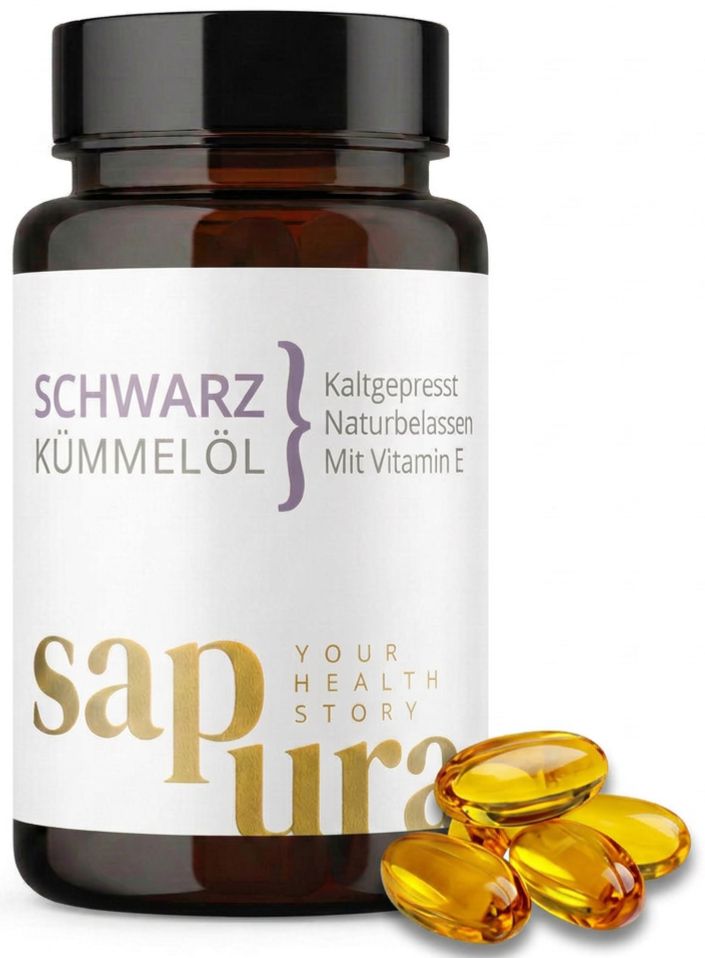 Braune Glasflasche mit schwarzem Kümmelöl-Kapseln, kaltgepresst, naturbelassen, mit Vitamin E. Sapura-Logo sichtbar.