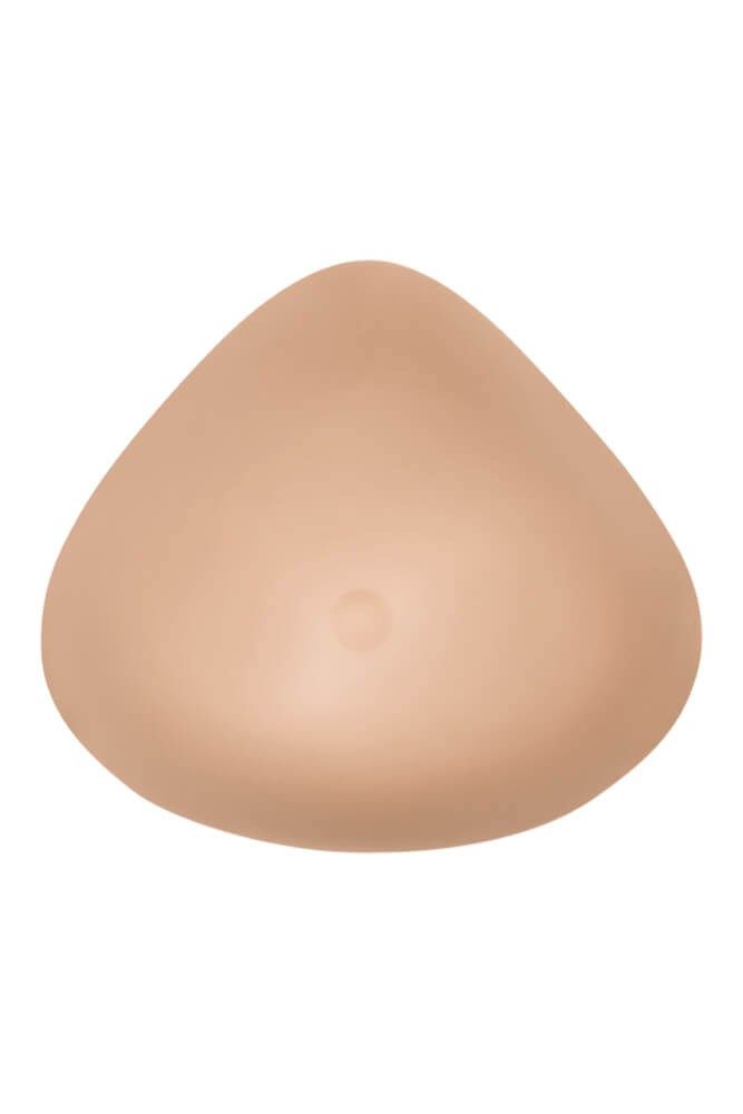 Brustprothese, hautfarben, tropfenförmig. Mit einer kleinen Vertiefung in der Mitte.