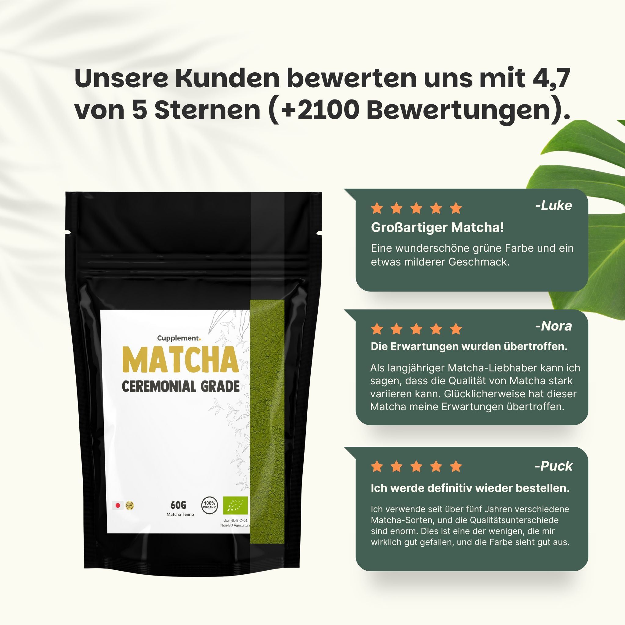 Schwarzer Beutel mit Matcha-Pulver. Kundenbewertungen mit 4,7/5 Sternen. Zitate von Kunden.