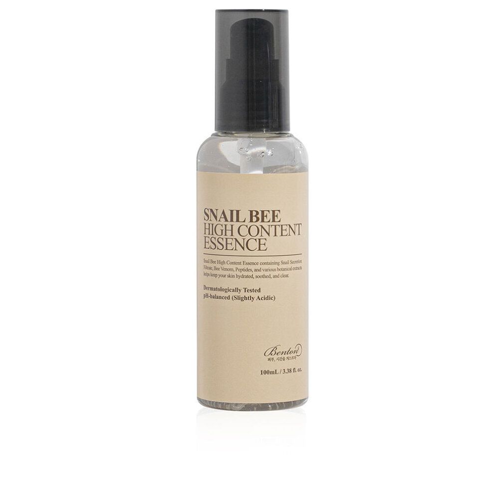 Transparente Essenzflasche mit schwarzem Pumpverschluss. Aufschrift: Snail Bee High Content Essence. Beige Etikettierung.
