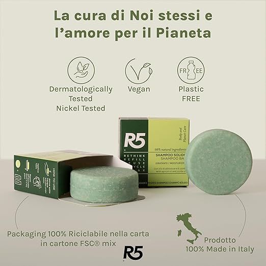 Grünes Shampoo-Stück und Verpackung. Text: 'R5', 'Dermatologisch getestet', 'Vegan', 'Plastic Free'. Hergestellt in Italien.