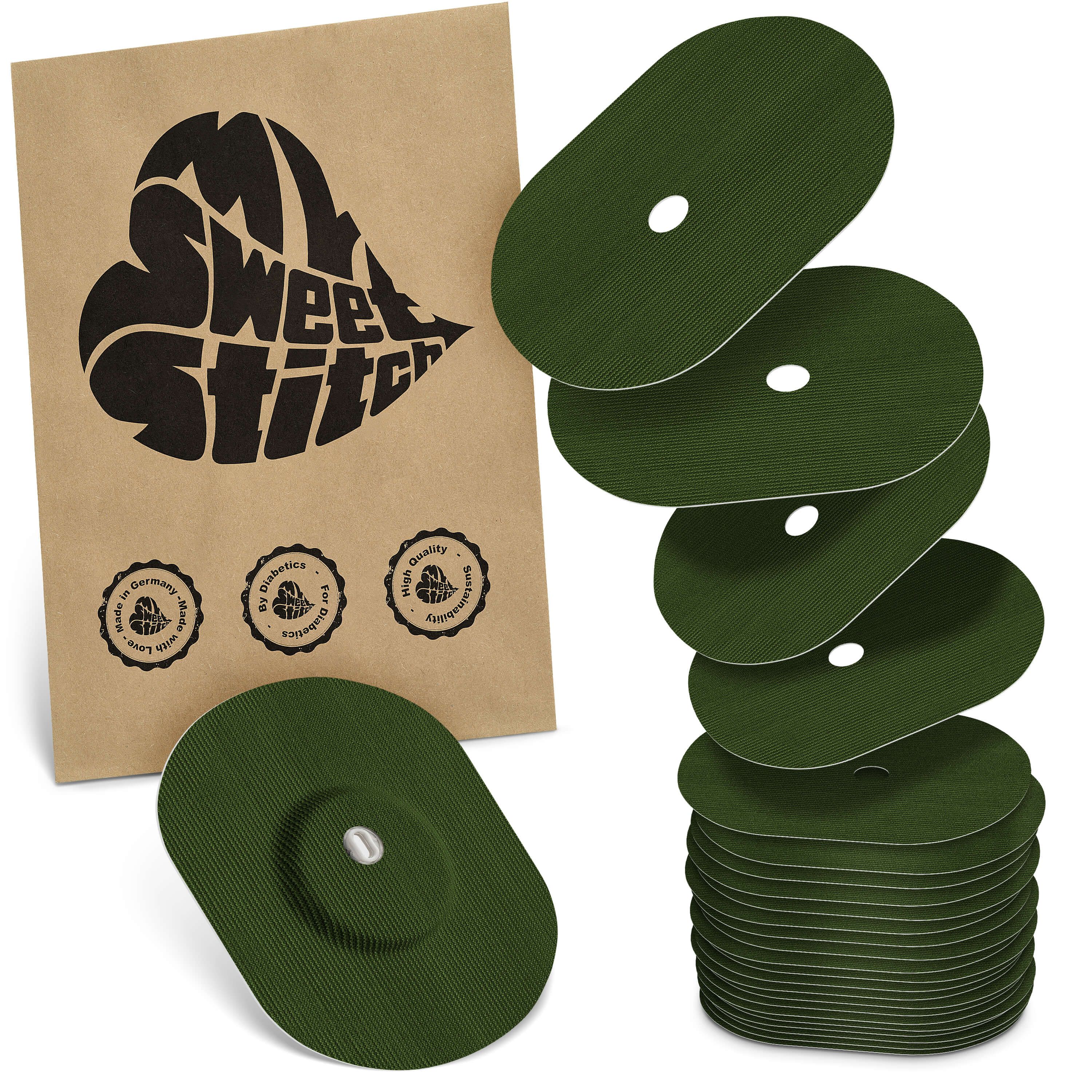 Grüne, ovale Pflaster mit Loch und brauner Verpackung. Verpackung mit Logo und Qualitätssiegeln. Stapel von Pflastern.