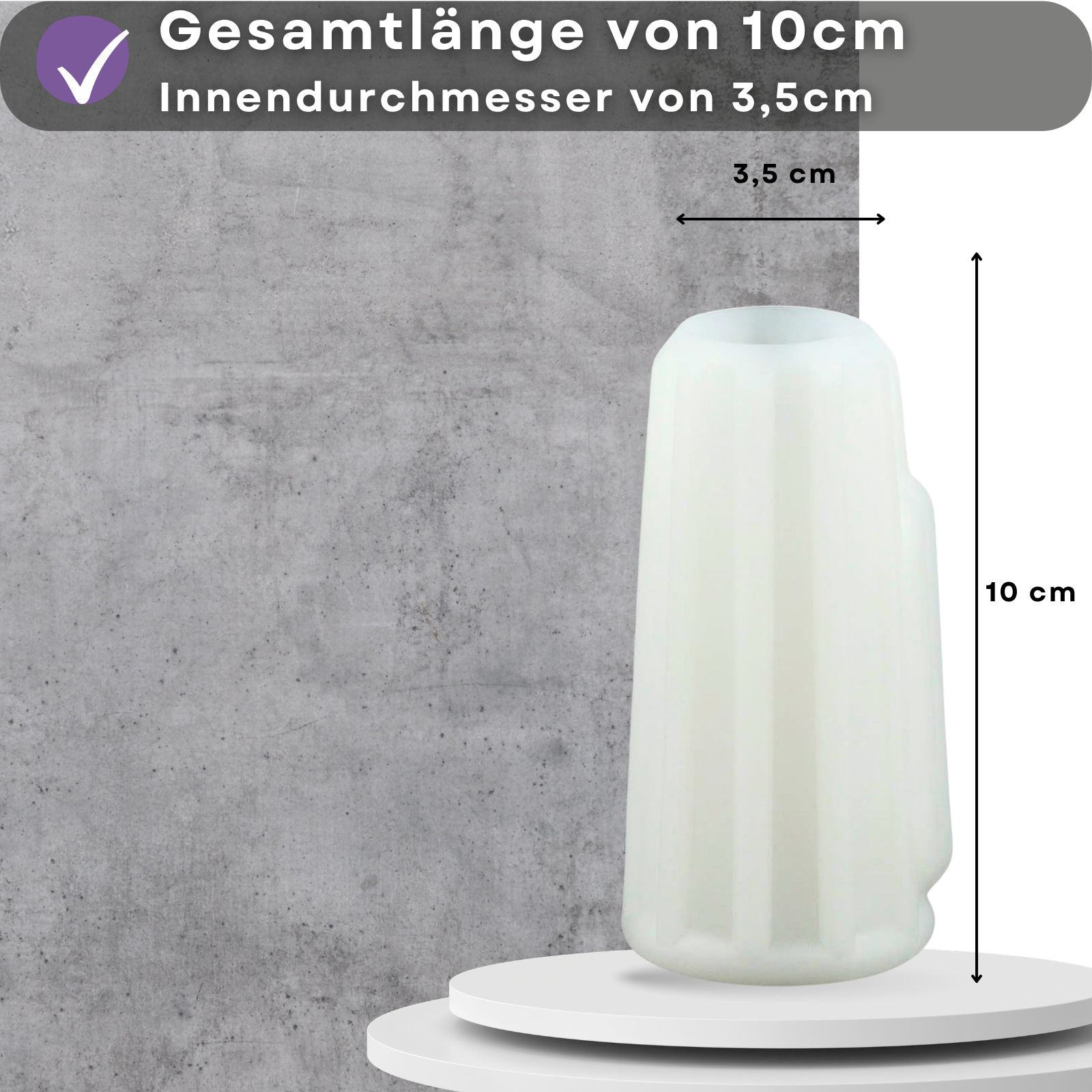 Weißes Produkt mit senkrechten Rillen. Text: Penishülle mit Vibration, Stimulation für Mann und Frau. Im Hintergrund: Mann und Frau.