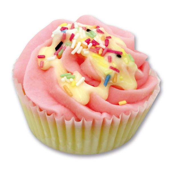 Cupcake rosa con glassa gialla e zuccherini colorati, in pirottino di carta.