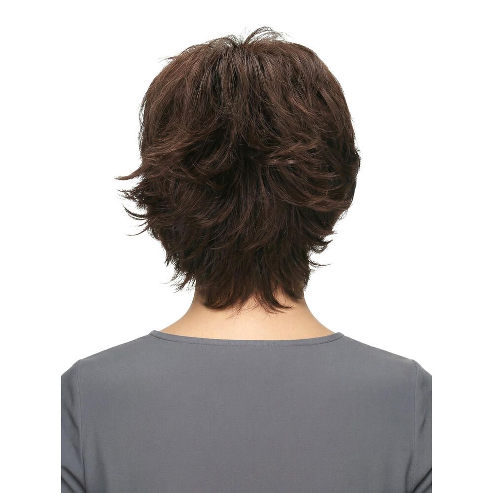 Kurzhaarperücke in Braun. Rückansicht. Kurzer, gestufter Schnitt.