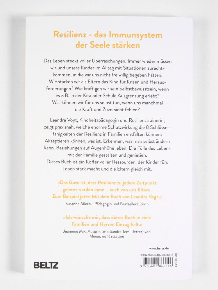 Buchrücken mit Text: Resilienz - das Immunsystem der Seele stärken. Autorin: Leandra Vogt. Verlag: Beltz. ISBN-Code.